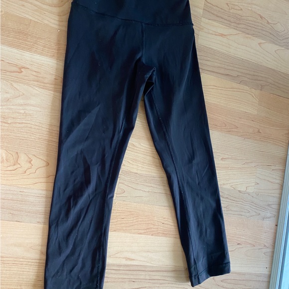 Black lululemon cropped leggings - Picture 2 of 3